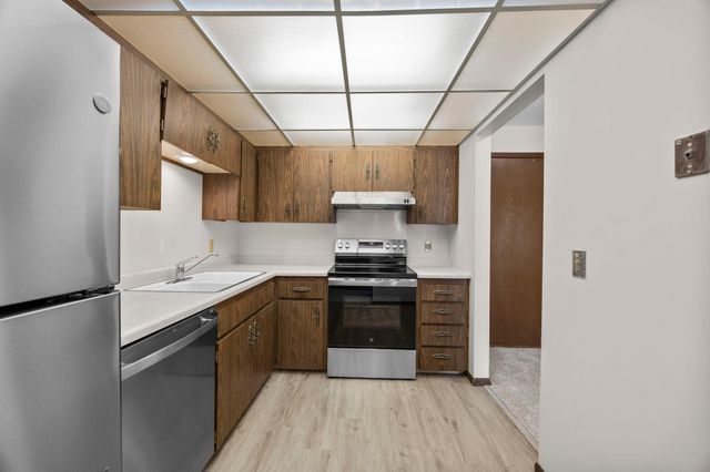 5120 W 102nd Street 204, Bloomington, MN 55437