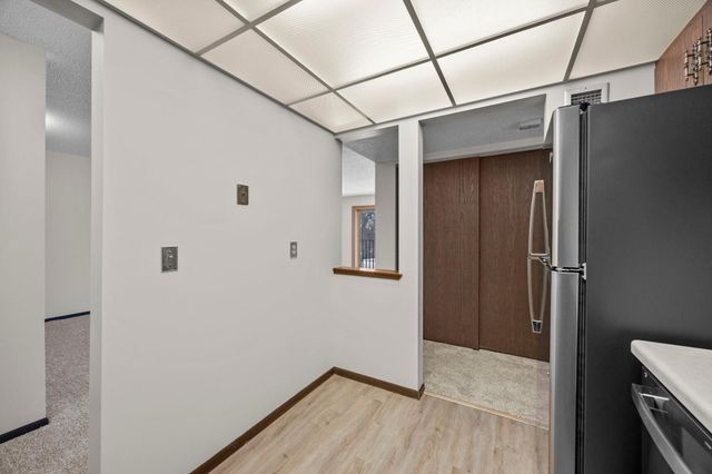 5120 W 102nd Street 204, Bloomington, MN 55437