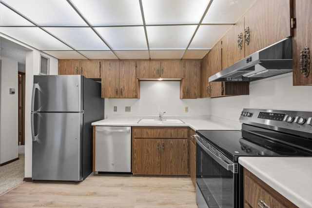 5120 W 102nd Street 204, Bloomington, MN 55437