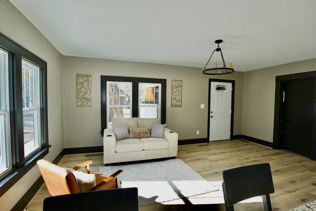 542 S Erie St, Wichita, KS 67211