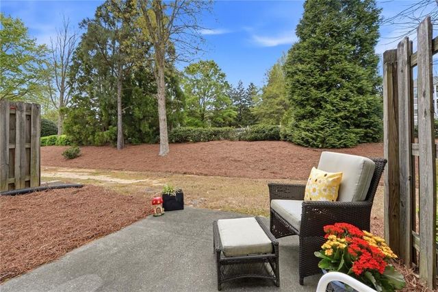 2059 Lakeshore Overlook Drive NW, Kennesaw, GA 30152