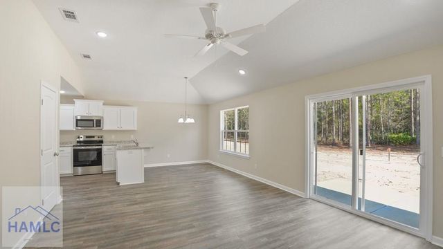 125 Pine Ridge Road, Jesup, GA 31545