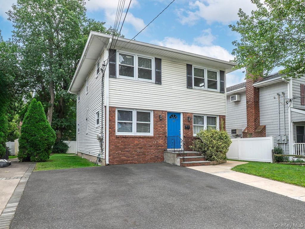 44 Corchaug Avenue, Port Washington, NY 11050 — photo 2