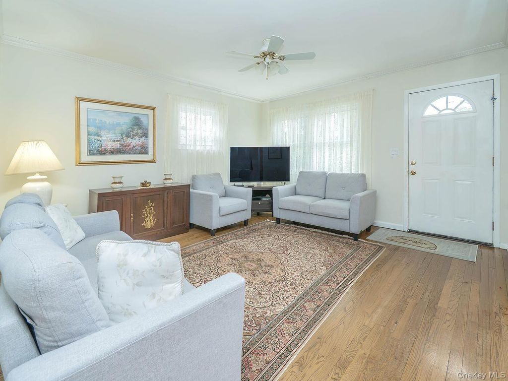 44 Corchaug Avenue, Port Washington, NY 11050 — photo 5