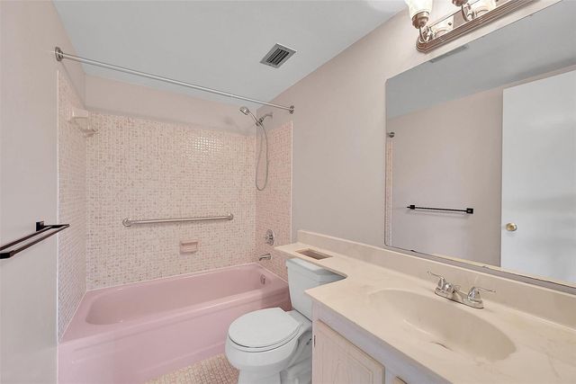 23 Abbey Lane 202, Delray Beach, FL 33446