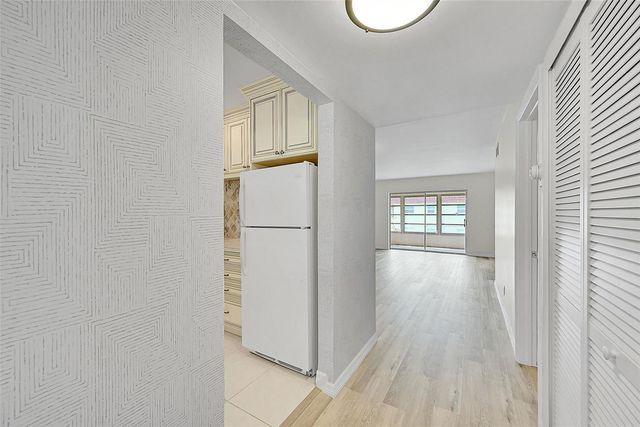 23 Abbey Lane 202, Delray Beach, FL 33446