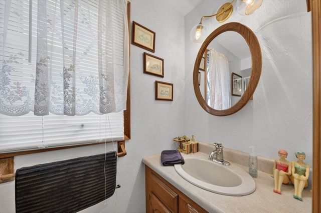 48 Ichabod Ln, Marion, MA 02738
