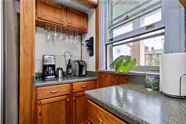 1565 Virginia Street E, Charleston, WV 25311