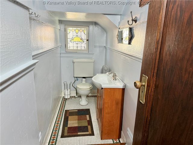 1565 Virginia Street E, Charleston, WV 25311