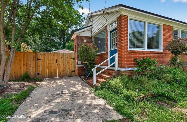 1837 BARTRAM Circle W, Jacksonville, FL 32207