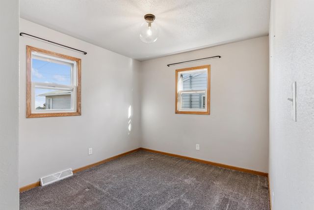 106 Berlin Street, Waterloo, IA 50701