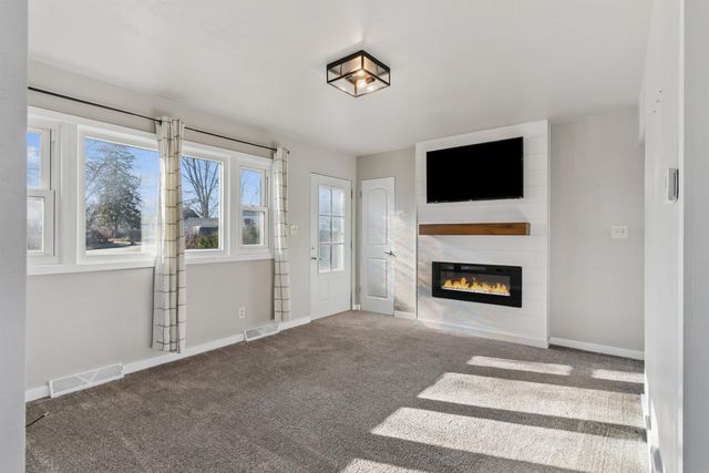 106 Berlin Street, Waterloo, IA 50701