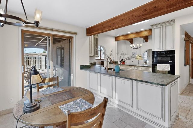 304 La Chamisal Lane NW, Los Ranchos, NM 87107