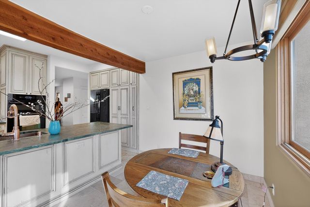 304 La Chamisal Lane NW, Los Ranchos, NM 87107