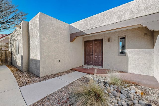 304 La Chamisal Lane NW, Los Ranchos, NM 87107