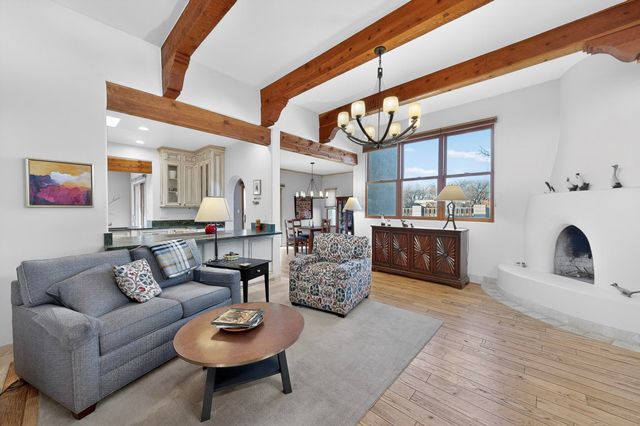 304 La Chamisal Lane NW, Los Ranchos, NM 87107