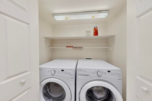 304 La Chamisal Lane NW, Los Ranchos, NM 87107