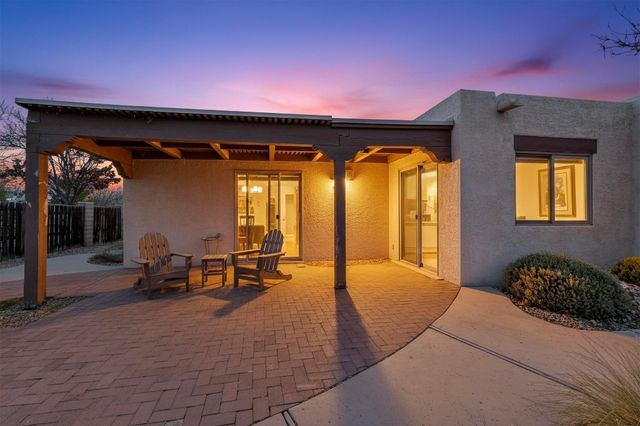 304 La Chamisal Lane NW, Los Ranchos, NM 87107