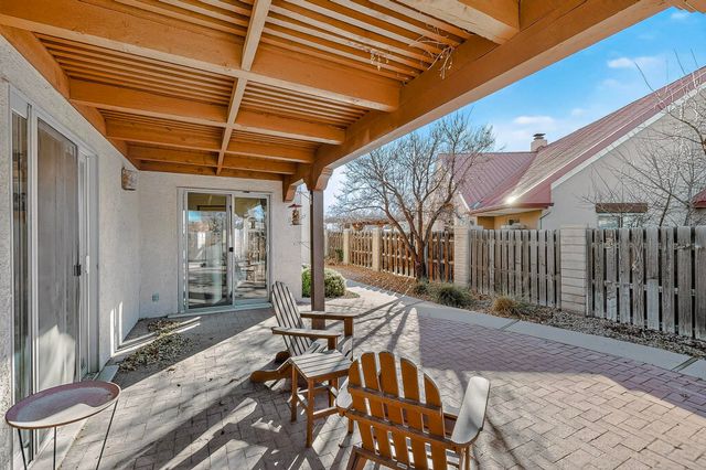 304 La Chamisal Lane NW, Los Ranchos, NM 87107