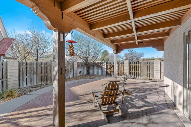 304 La Chamisal Lane NW, Los Ranchos, NM 87107