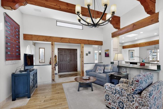 304 La Chamisal Lane NW, Los Ranchos, NM 87107