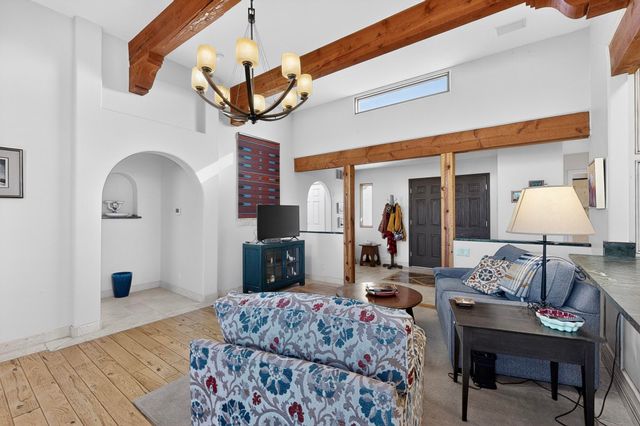 304 La Chamisal Lane NW, Los Ranchos, NM 87107