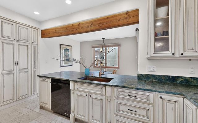 304 La Chamisal Lane NW, Los Ranchos, NM 87107