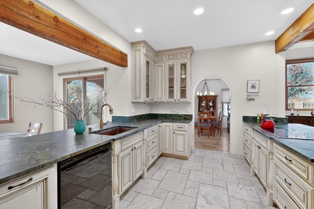 304 La Chamisal Lane NW, Los Ranchos, NM 87107