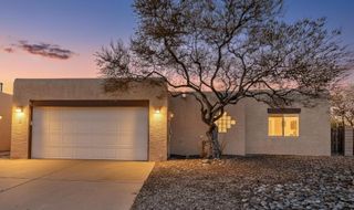 304 La Chamisal Lane NW, Los Ranchos, NM 87107