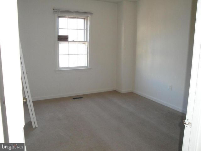 8029 EDINBURGH DR, Springfield, VA 22153