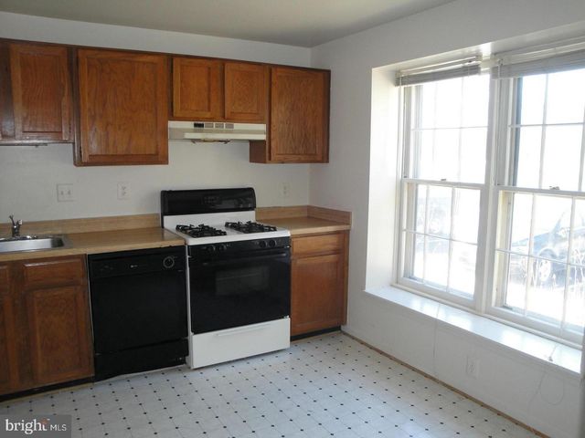 8029 EDINBURGH DR, Springfield, VA 22153