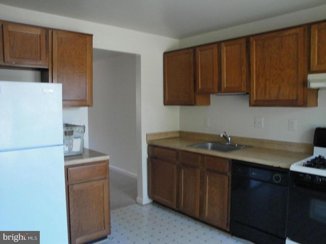 8029 EDINBURGH DR, Springfield, VA 22153