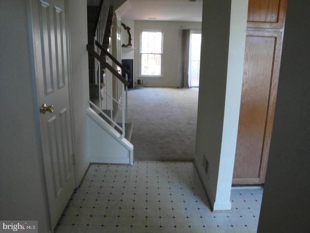 8029 EDINBURGH DR, Springfield, VA 22153