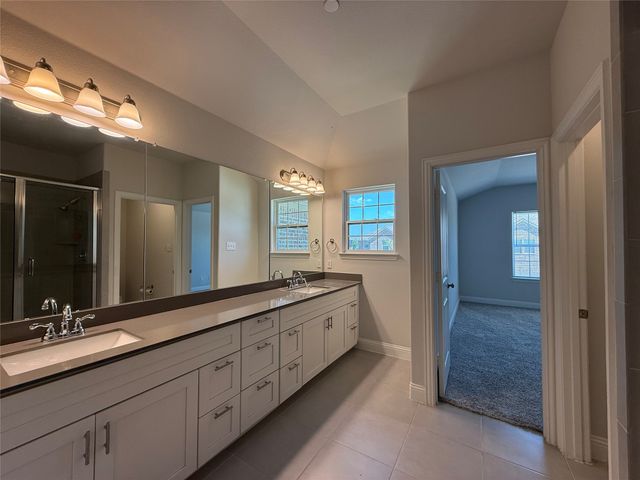 588 Hutchinson Lane, Lewisville, TX 75077