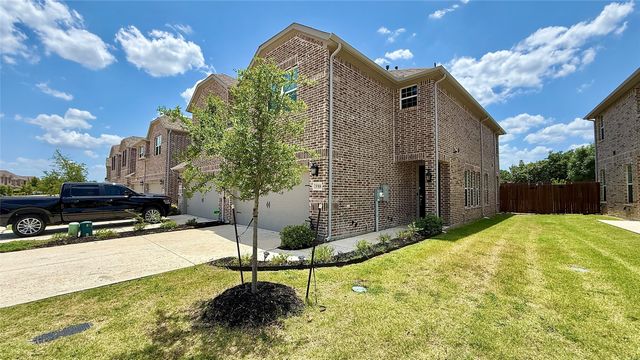 588 Hutchinson Lane, Lewisville, TX 75077