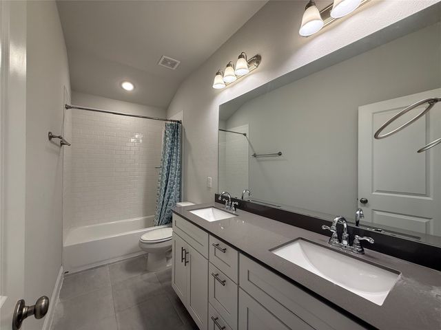 588 Hutchinson Lane, Lewisville, TX 75077