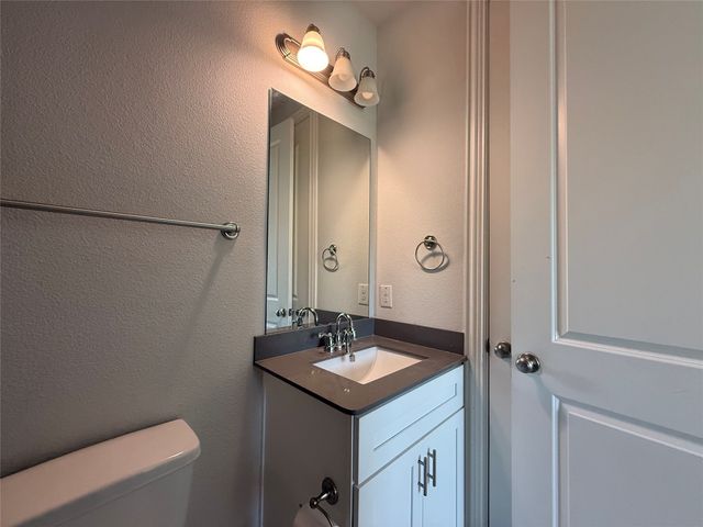 588 Hutchinson Lane, Lewisville, TX 75077