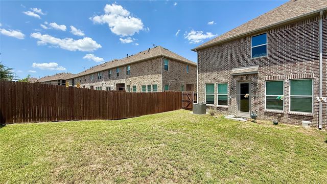 588 Hutchinson Lane, Lewisville, TX 75077