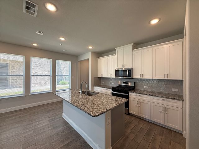 588 Hutchinson Lane, Lewisville, TX 75077
