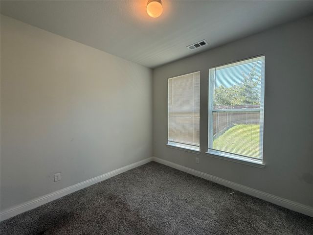 588 Hutchinson Lane, Lewisville, TX 75077