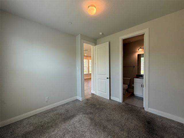 588 Hutchinson Lane, Lewisville, TX 75077