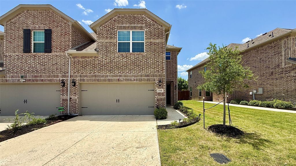 588 Hutchinson Lane, Lewisville, TX 75077