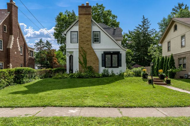 1921 Oxford Street, Rockford, IL 61103