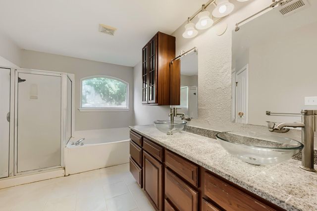8221 MANX DR, Round Rock, TX 78681