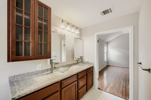 8221 MANX DR, Round Rock, TX 78681