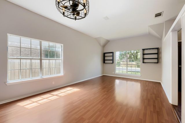 8221 MANX DR, Round Rock, TX 78681