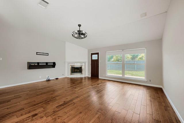 8221 MANX DR, Round Rock, TX 78681