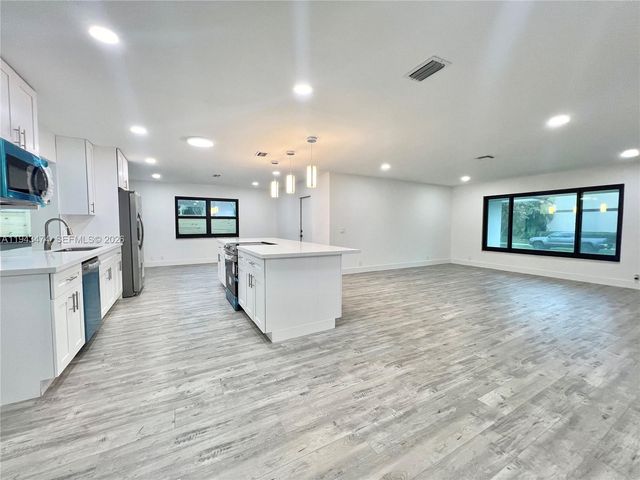 641 NE 2nd St, Dania Beach, FL 33004