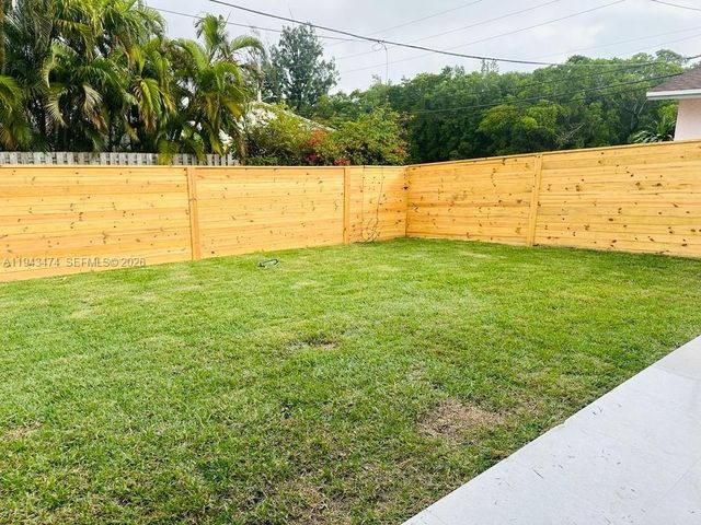 641 NE 2nd St, Dania Beach, FL 33004