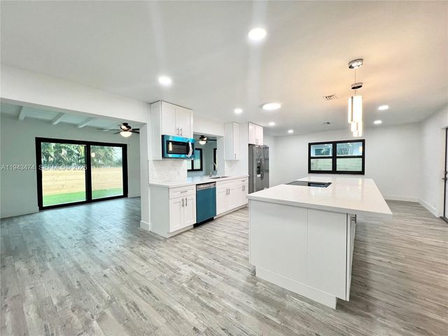 641 NE 2nd St, Dania Beach, FL 33004